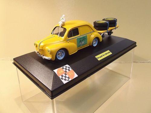 Renault 4 CV avec remorque