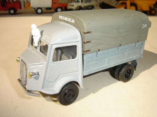 Citroën Type H avec roues AR jumelée
