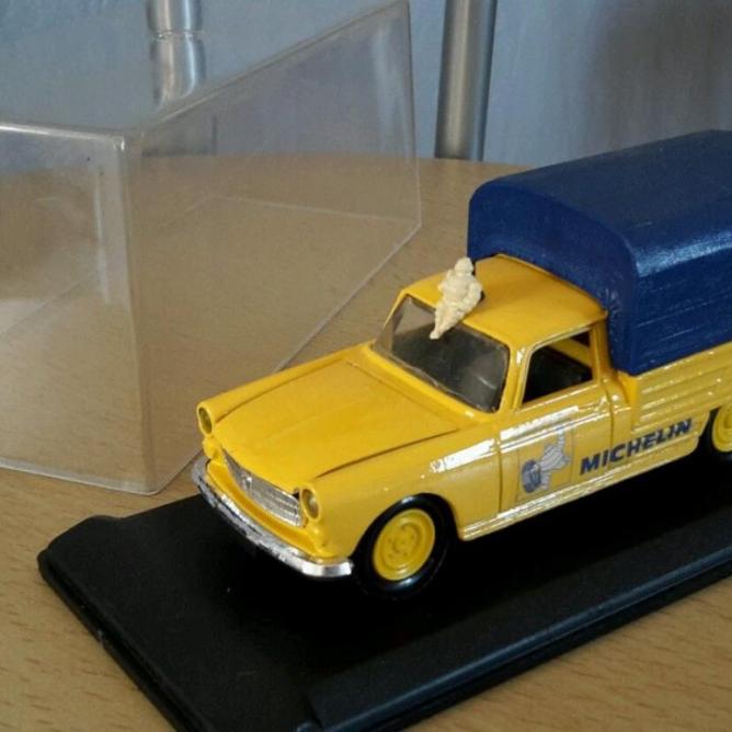 Peugeot 404 Bâchée