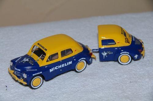  Renault 4 CV avec remorque