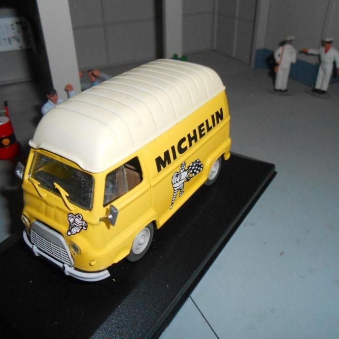 Renault Estafette toit surélevé 